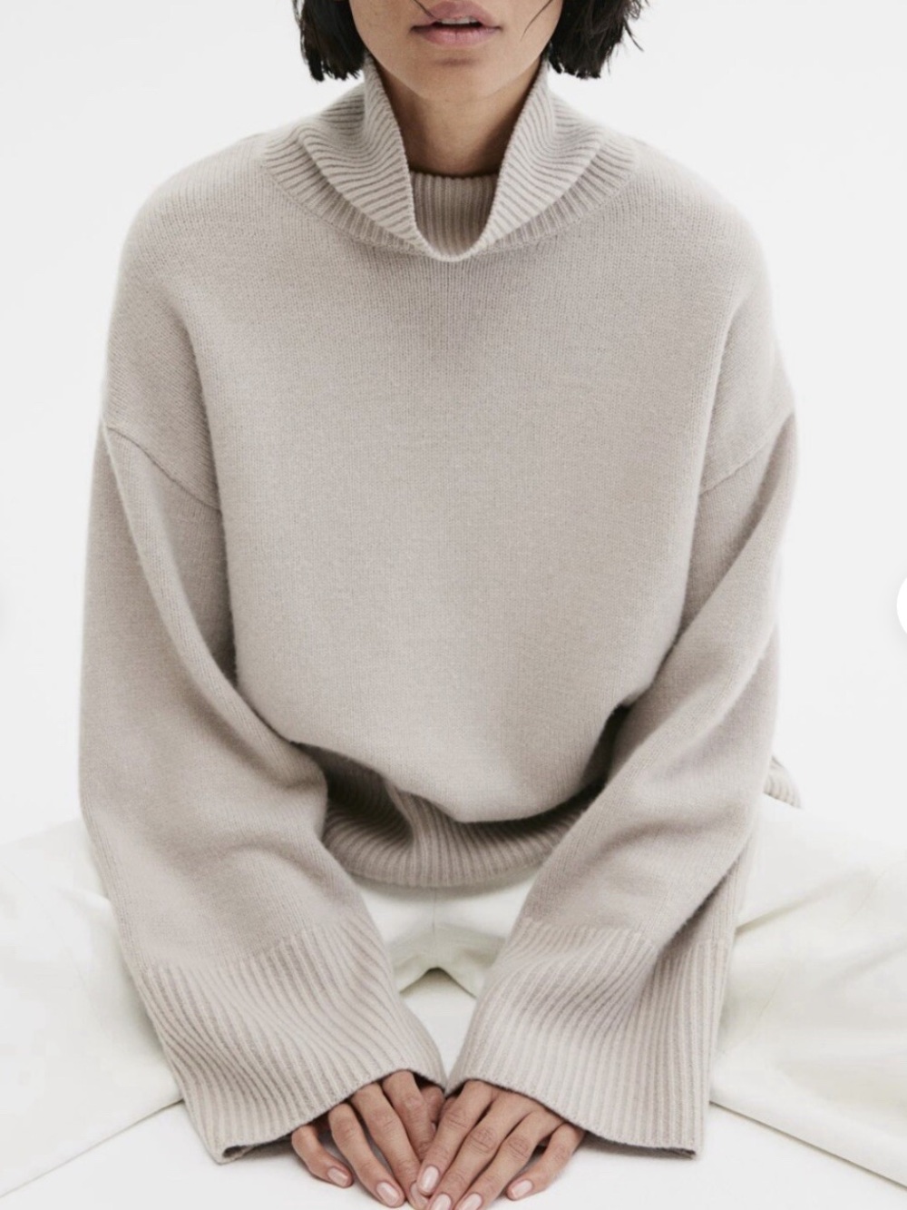 H & M CASHMERE-BLEND TURTLENECK SWEATER